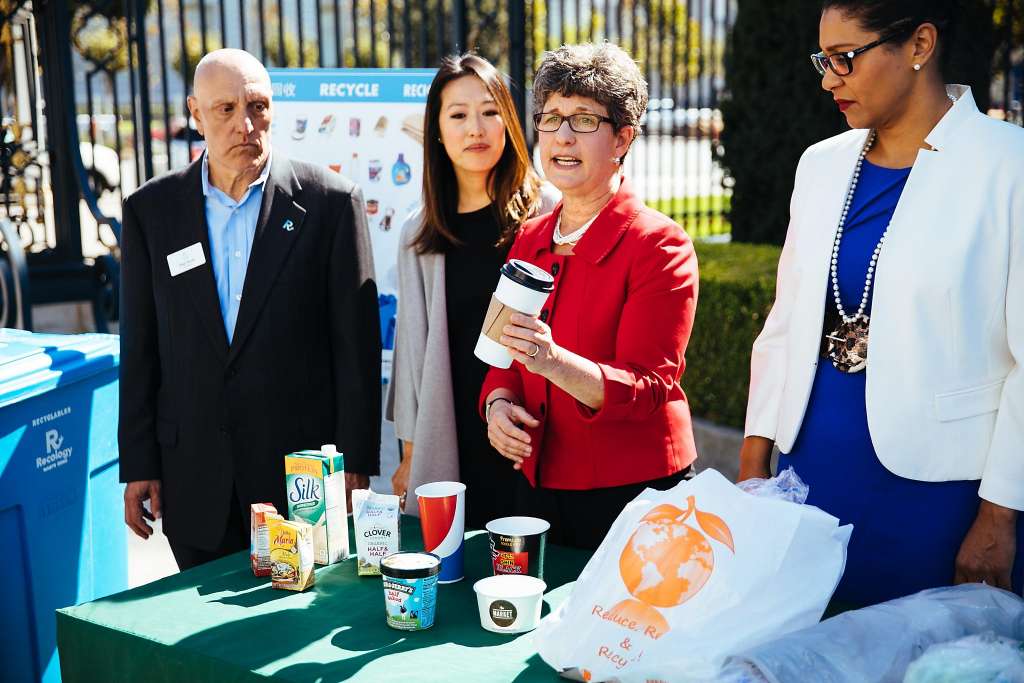 sfe_zw_photo_pressevent_debbie_chronicle.jpg